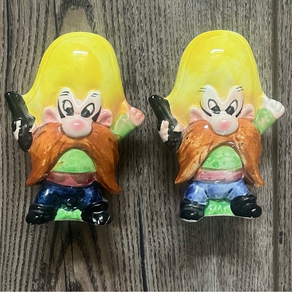 VINTAGE SALT AND PEPPER SHAKERS - YOSEMITE SAM - WARNER BROTHERS LOONEY TUNES - Picture 1 of 4